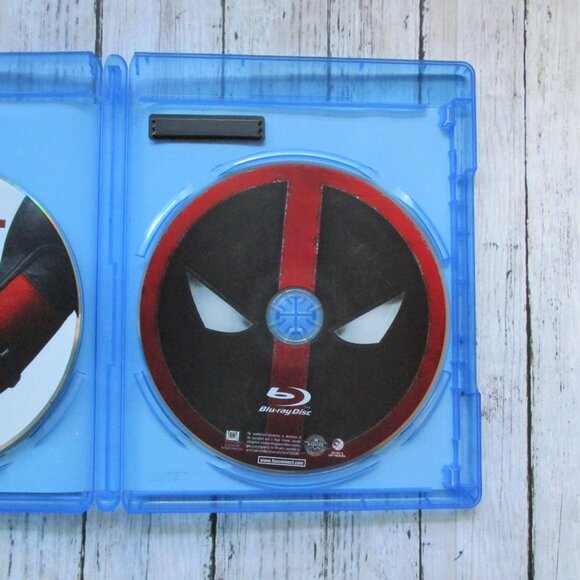 Deadpool Blu-Ray + DVD 2 Disc Movie Set - Picture 4 of 7